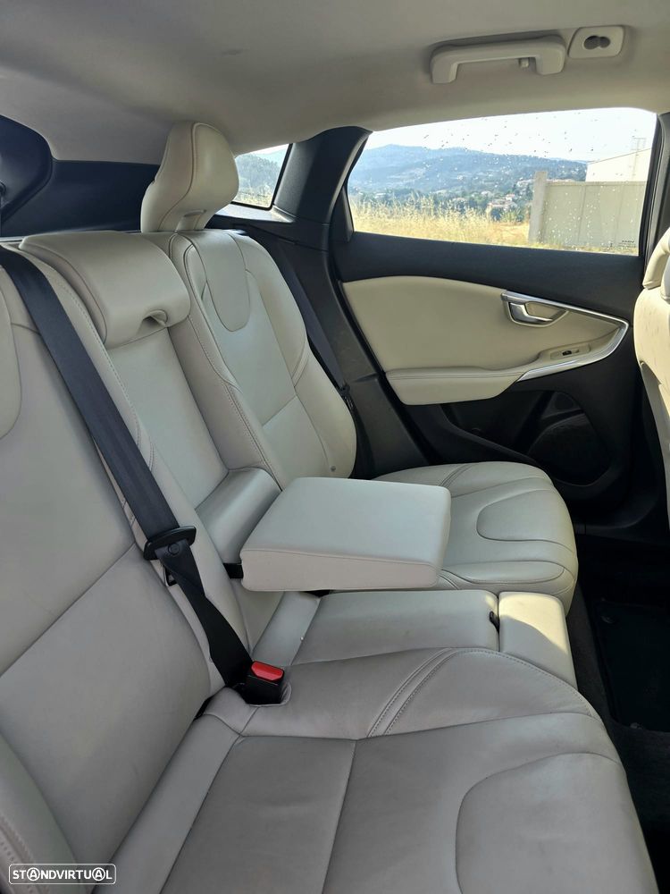 Volvo V40 1.6 D2 R-Design - 3