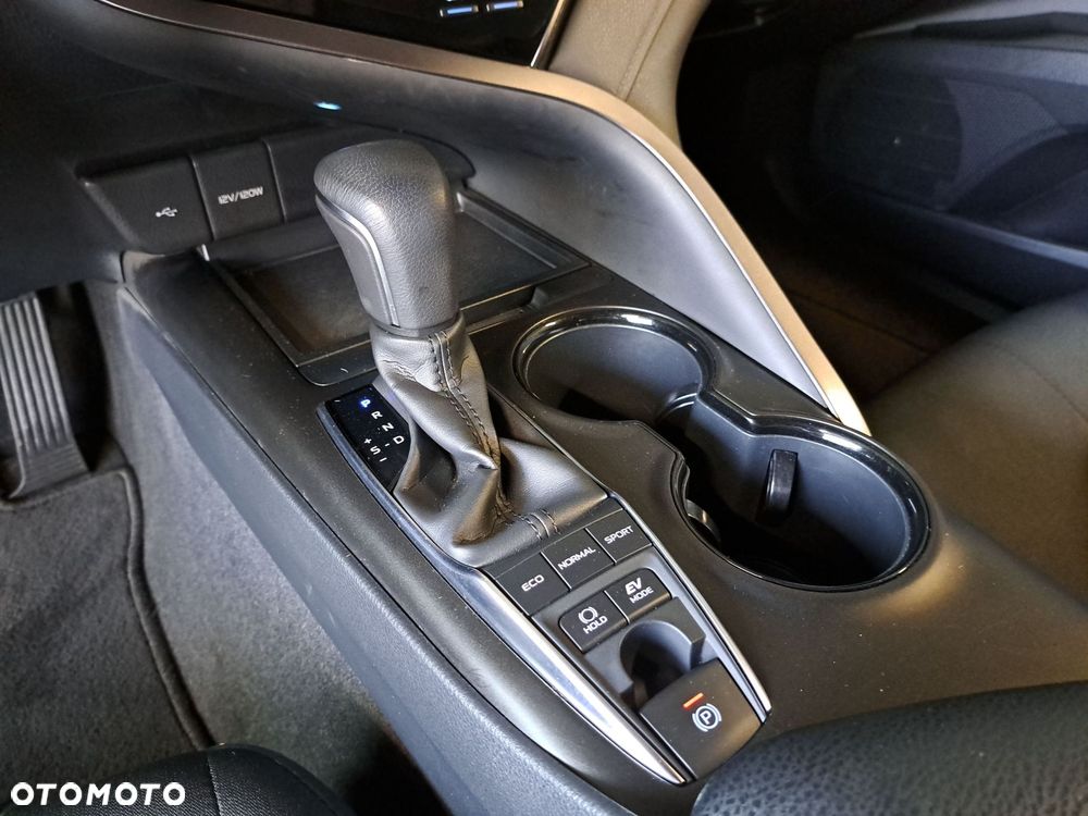 Toyota Camry 2.5 Hybrid Comfort CVT - 27
