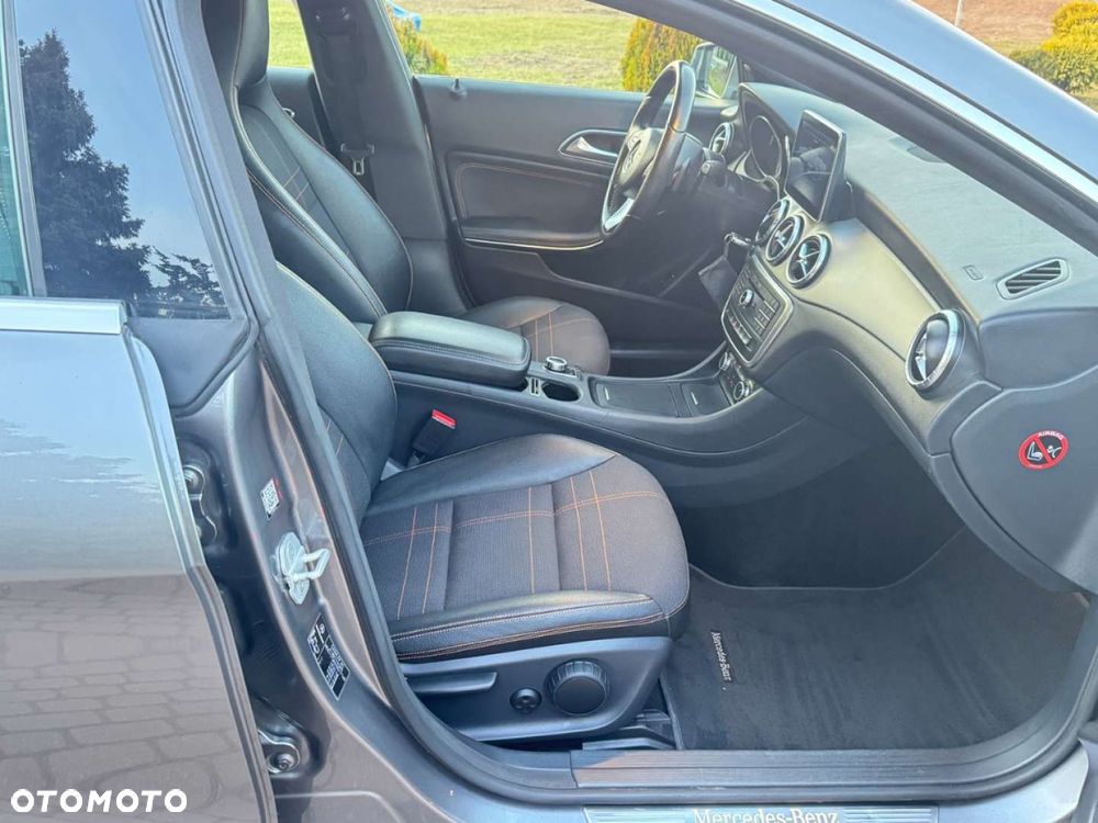 Mercedes-Benz CLA 200 7G-DCT Orange Art Edition - 6