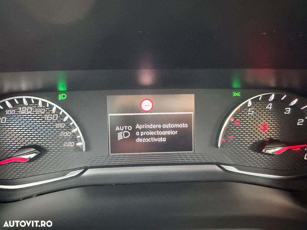 Peugeot 2008 PureTech 100 Allure - 17