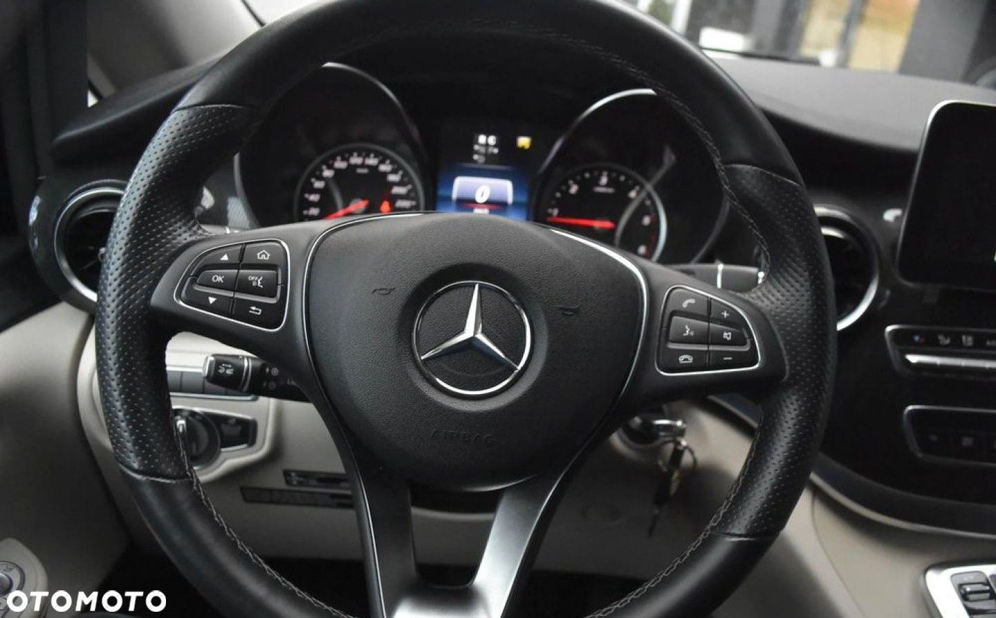 Mercedes-Benz Klasa V - 25