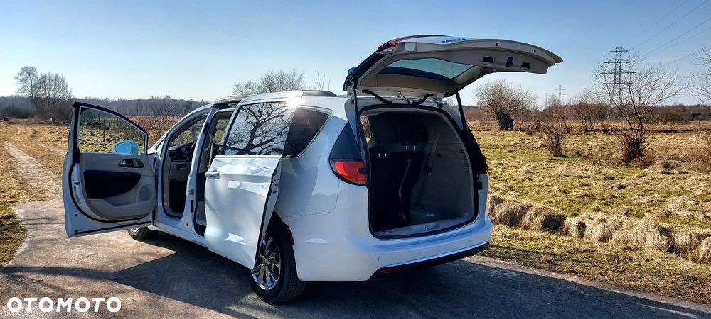 Chrysler Pacifica - 11