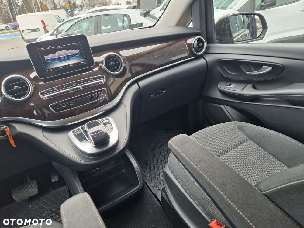 Mercedes-Benz Klasa V - 16