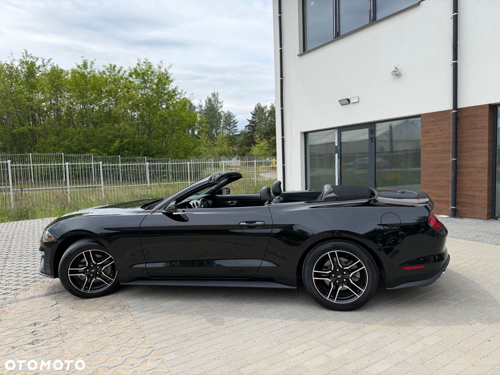 Ford Mustang - 4