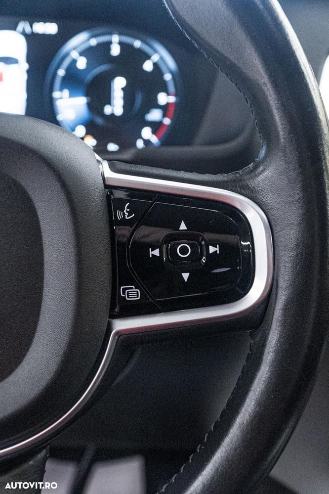 Volvo XC 90 D5 AWD Momentum - 28