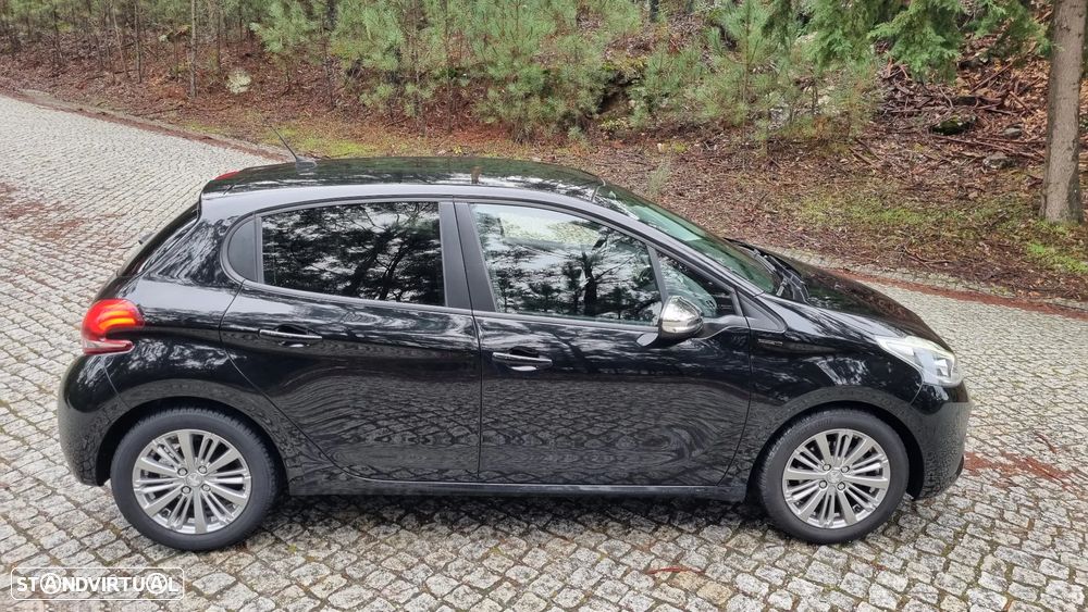 Peugeot 208 1.2 PureTech Signature - 22