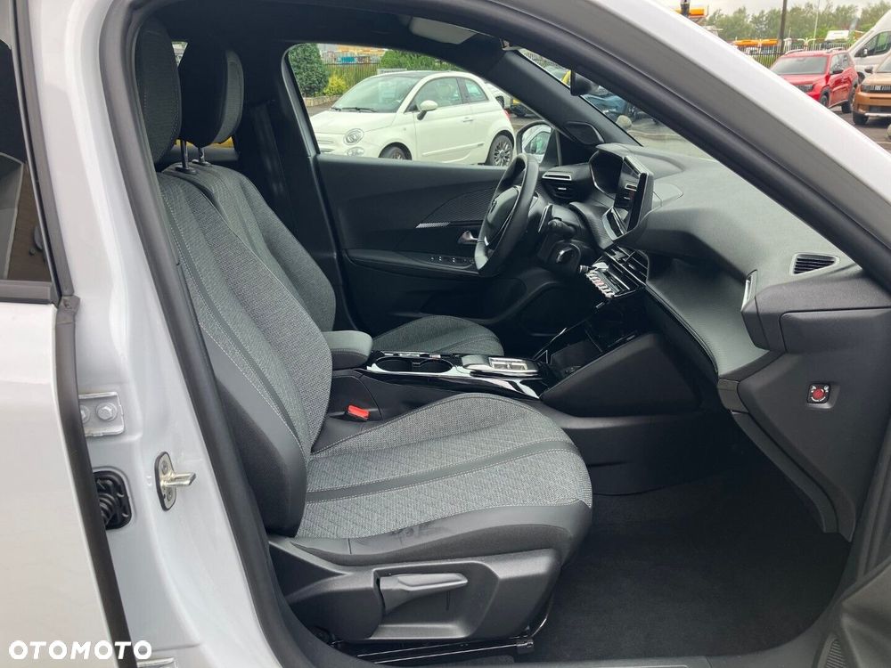Peugeot 2008 1.2 PureTech Allure S&S EAT8 - 27