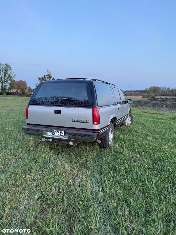 Chevrolet Suburban - 23