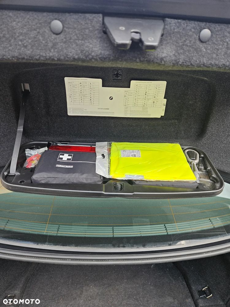 BMW Seria 5 523i - 32