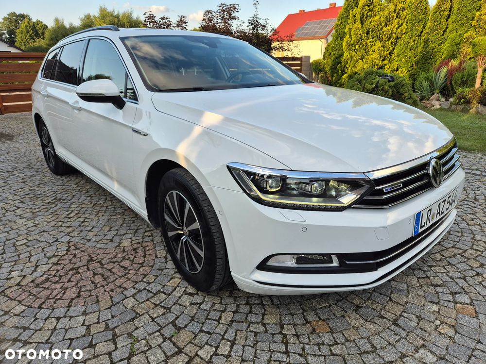 Volkswagen Passat - 1