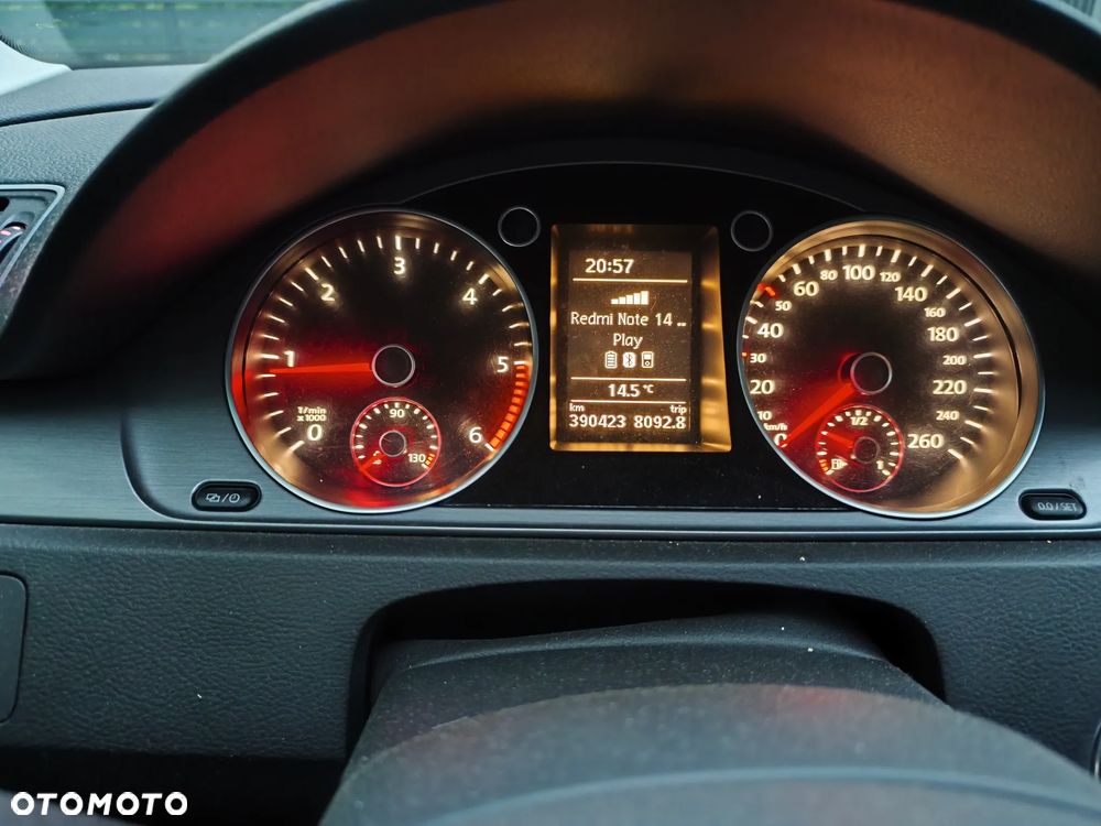 Volkswagen Passat - 16