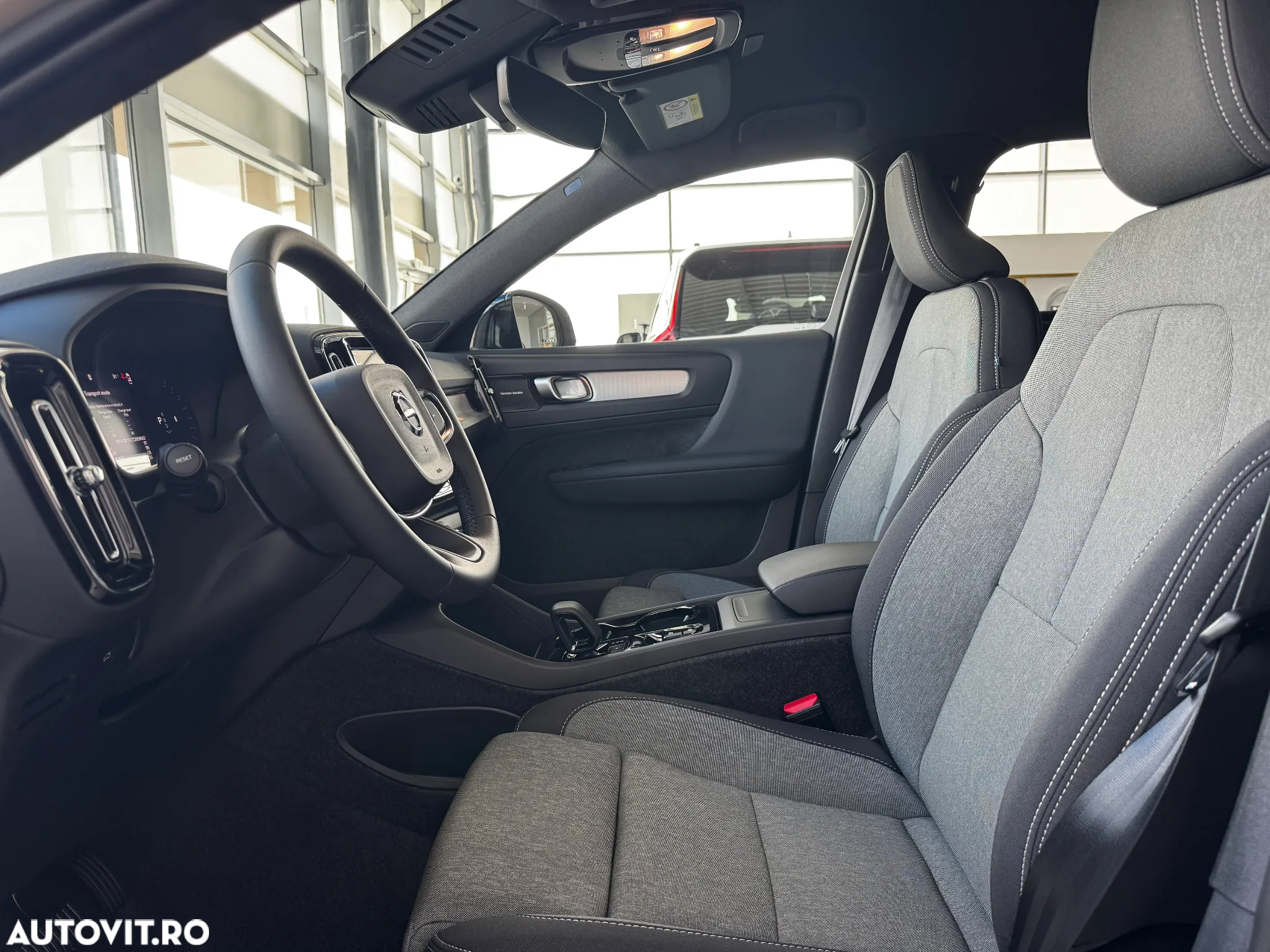 Volvo XC 40 B3 AT FWD MHEV Plus Dark - 13