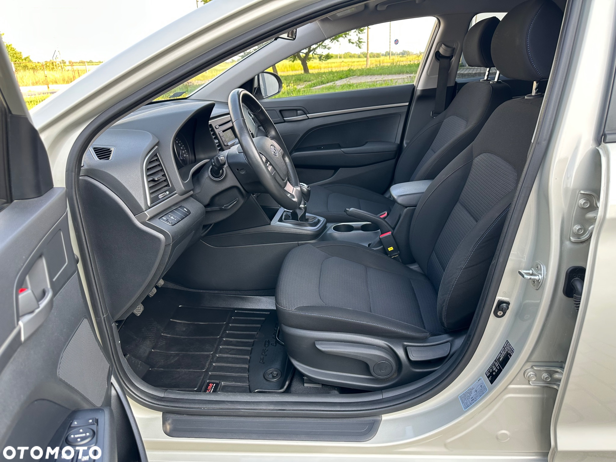 Hyundai Elantra 1.6 Comfort - 10