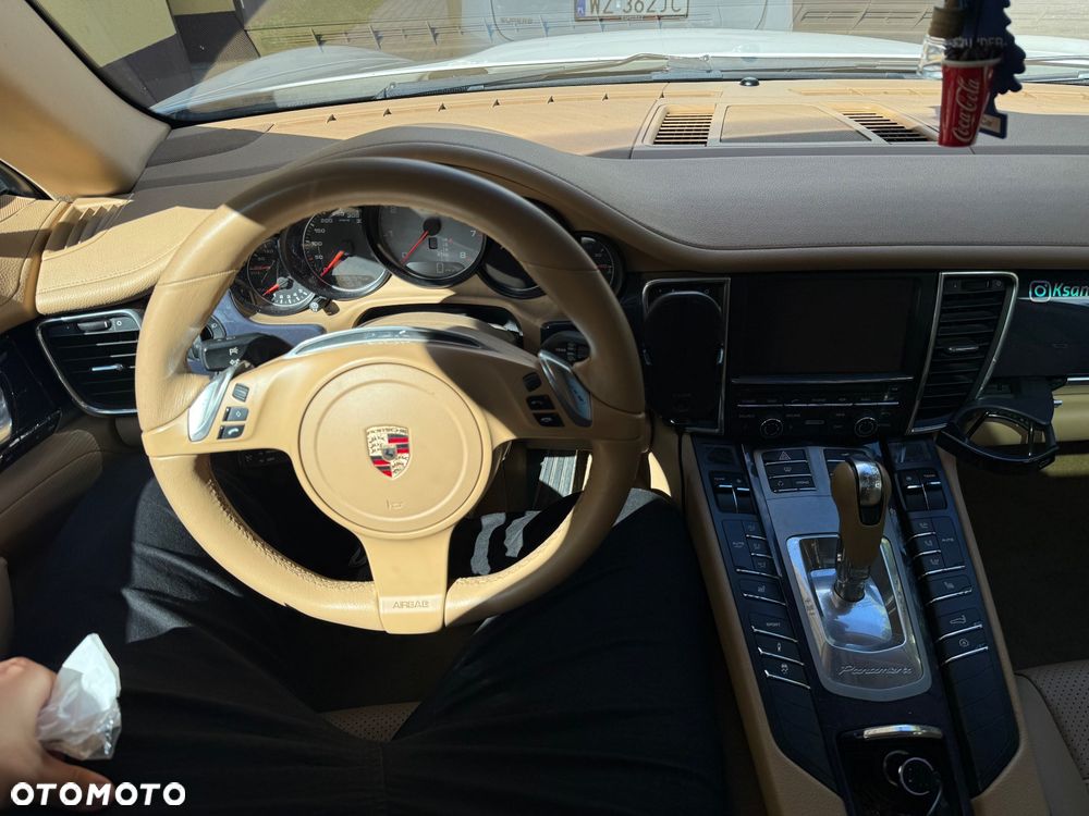 Porsche Panamera 4S - 9