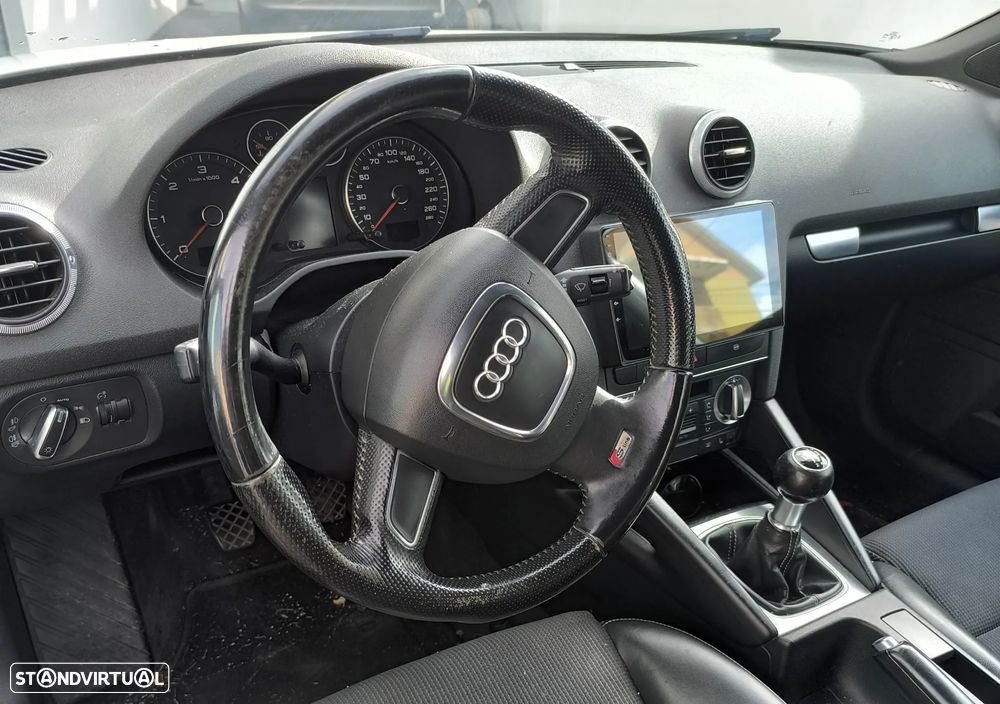 Audi A3 1.6 TDI DPF S line Sport Pack - 6