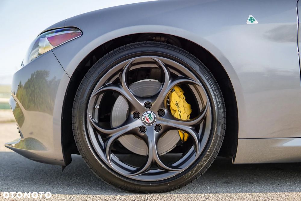 Alfa Romeo Giulia 2.0 Turbo 16V AT8-Q4 Veloce Ti - 26