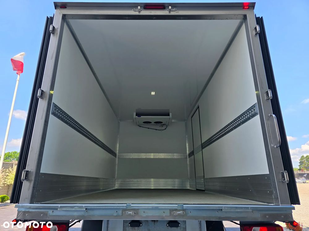 Iveco DAILY 50C18 MROŻNIA 8-PALETOWY + WINDA.1Tona AGREGAT Carrier -20*C +20*C 183Tyś km SERWIS DO OSTATNIEGO Km ASO IVECO SALON PL BOGATA OPCJA WYPOSAZENIA LED NAVI AKTYWNY TEMPOMAT FOTEL KIEROWCY PNEŁMATYCZNY - 19