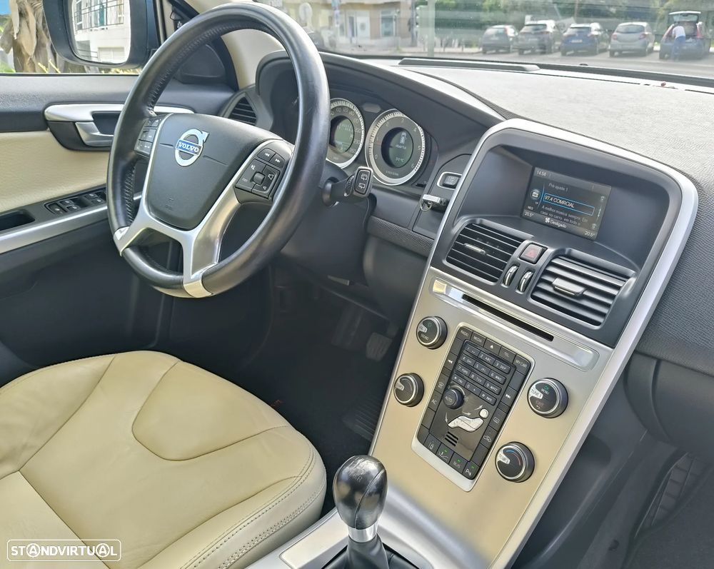 Volvo XC 60 2.0 D3 Drive Momentum - 23
