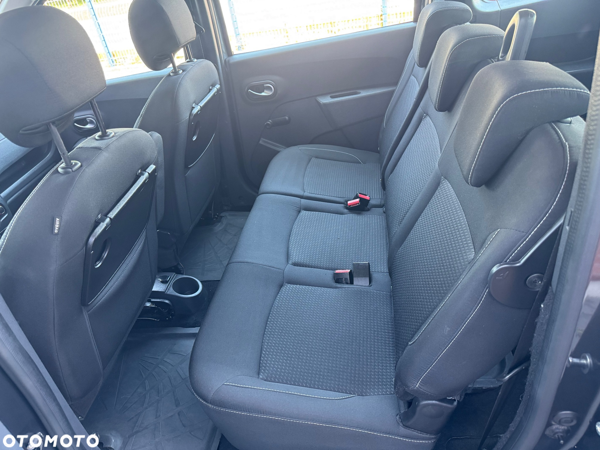 Dacia Lodgy 1.3 TCe Laureate S&S - 27