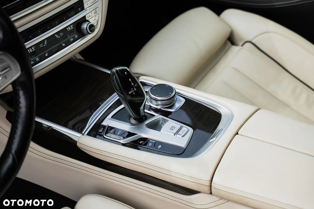 BMW Seria 7 730d sport - 9