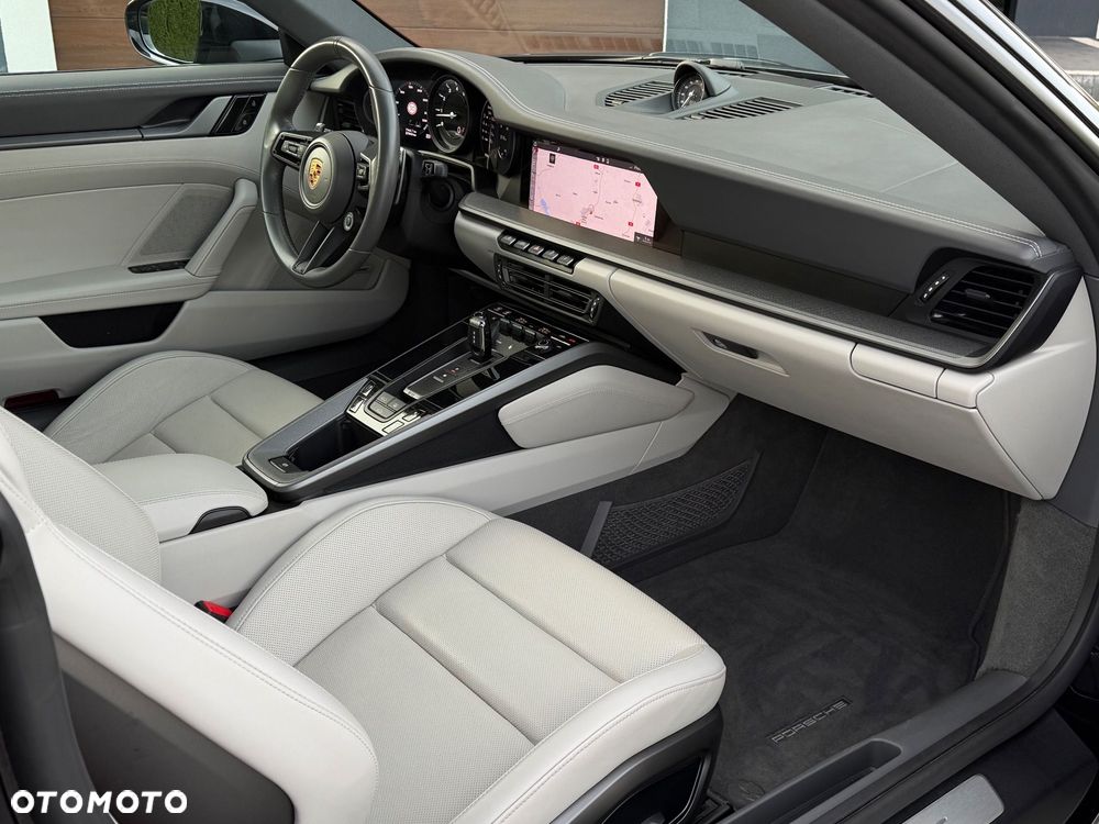 Porsche 911 Carrera 4S - 29
