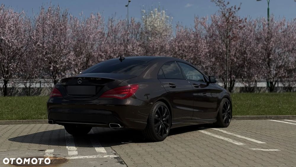 Mercedes-Benz CLA 250 7G-DCT Urban - 17