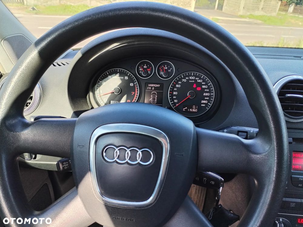 Audi A3 Sportback 1.6 Ambiente - 26