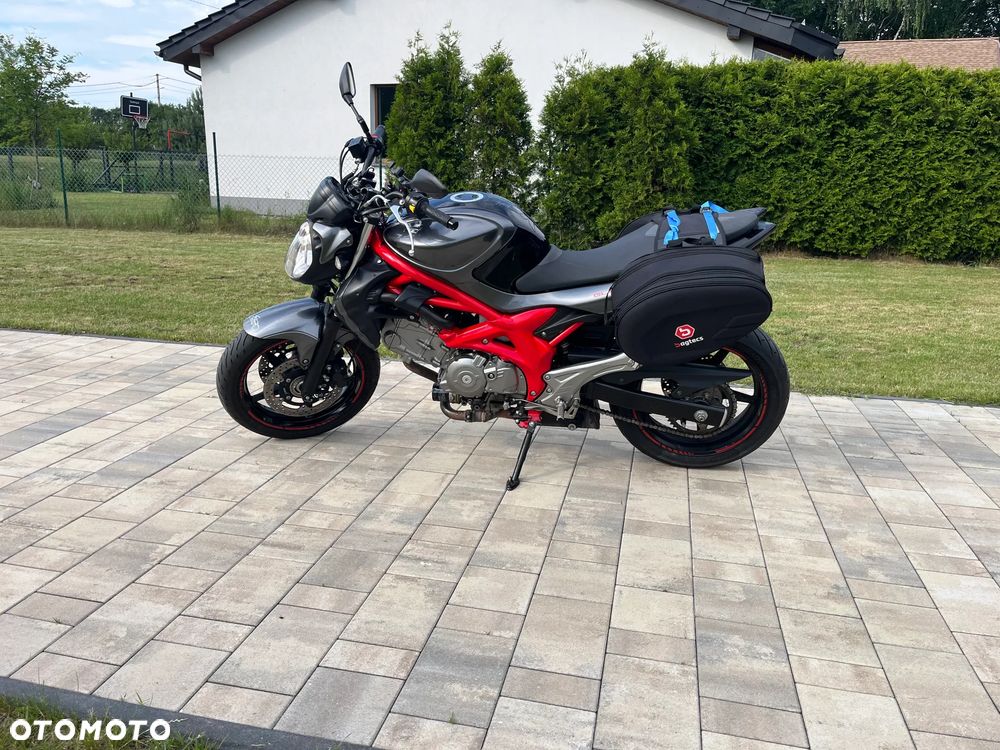 Suzuki Gladius - 1