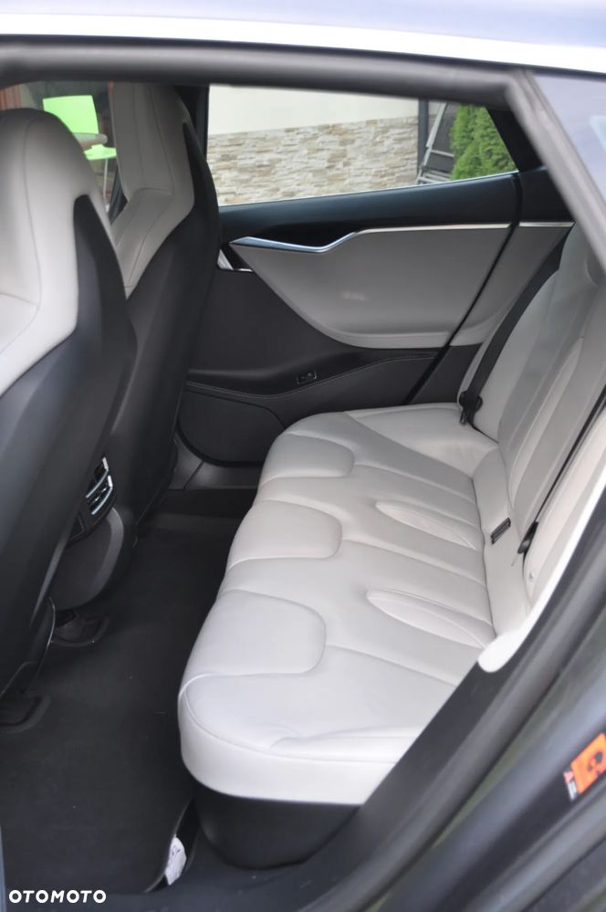 Tesla Model S 70 - 10