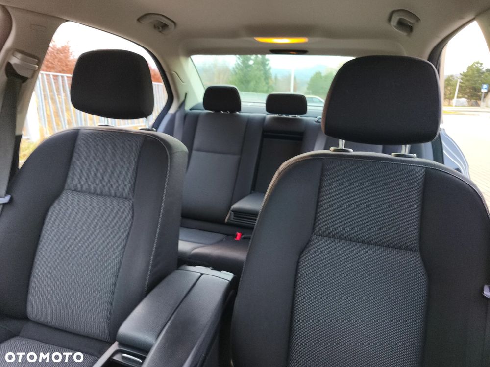 Mercedes-Benz Klasa C 180 CGI BlueEff Avantgarde - 18