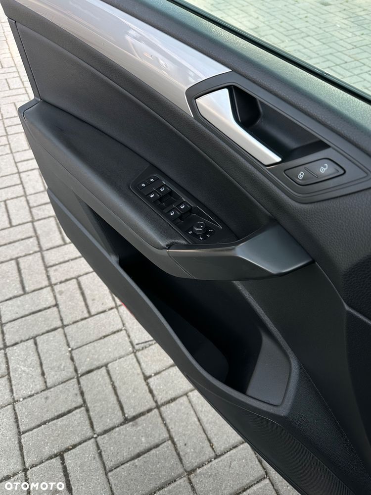 Volkswagen Touran - 16