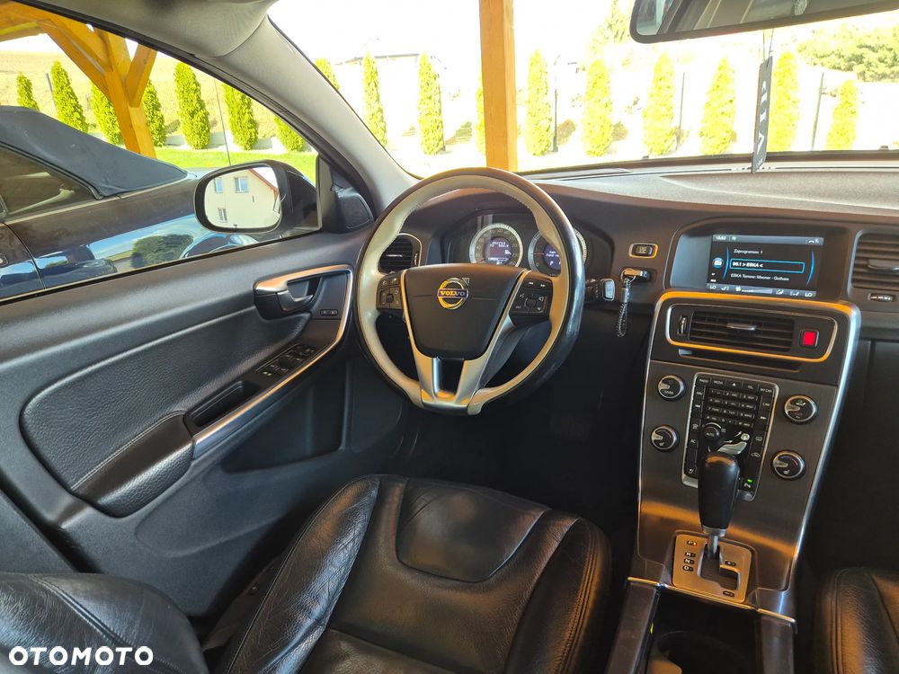 Volvo V60 D3 Summum - 28