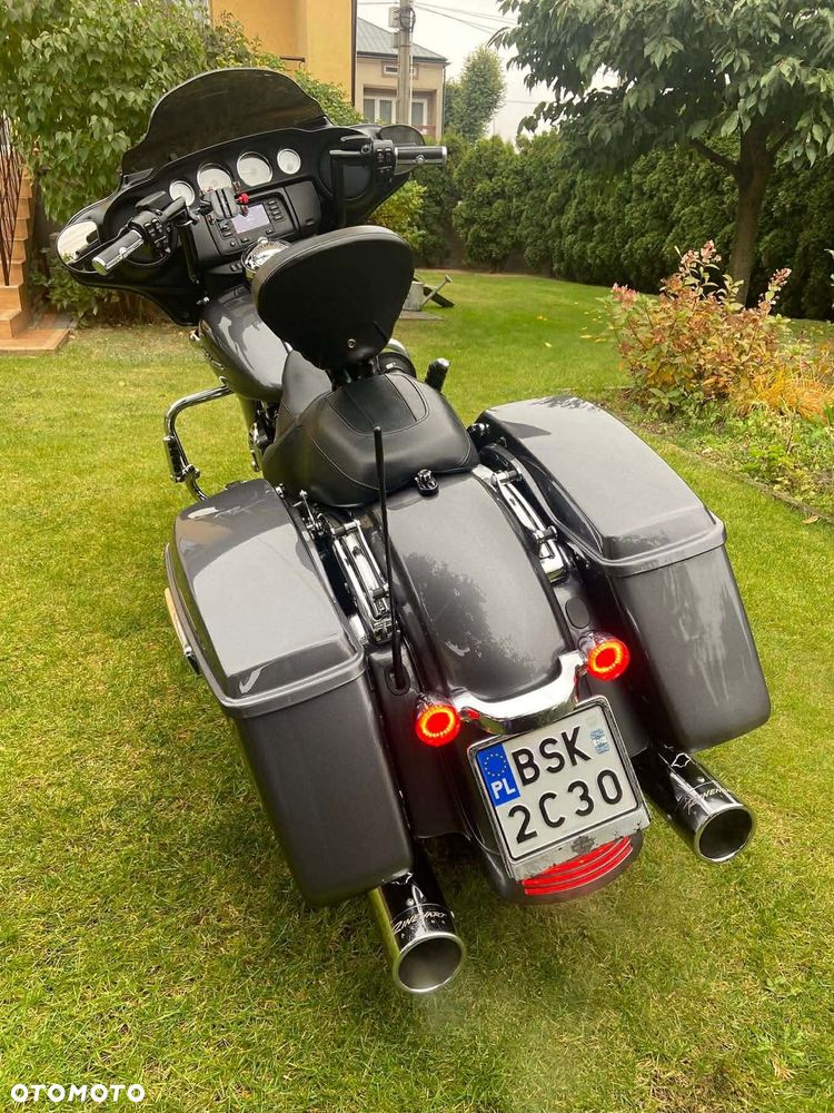 Harley-Davidson Touring Street Glide - 2