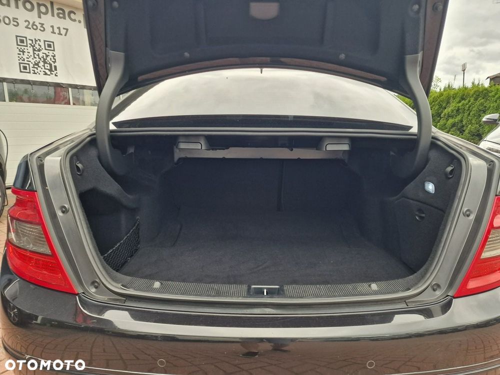 Mercedes-Benz Klasa C 180 BlueEFFICIENCY 7G-TRONIC Avantgarde - 23