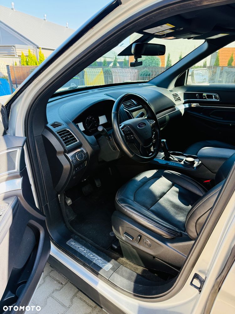 Ford Explorer - 22