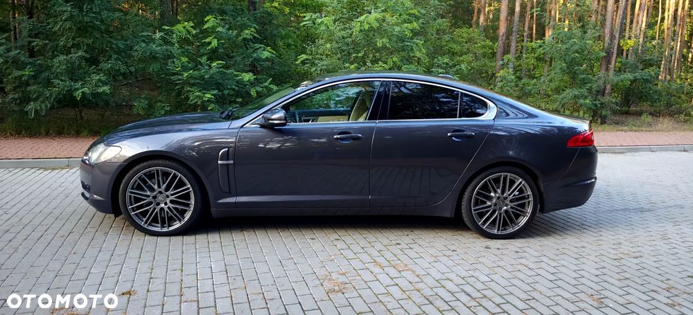Jaguar XF 3.0 V6 D Luxury - 4