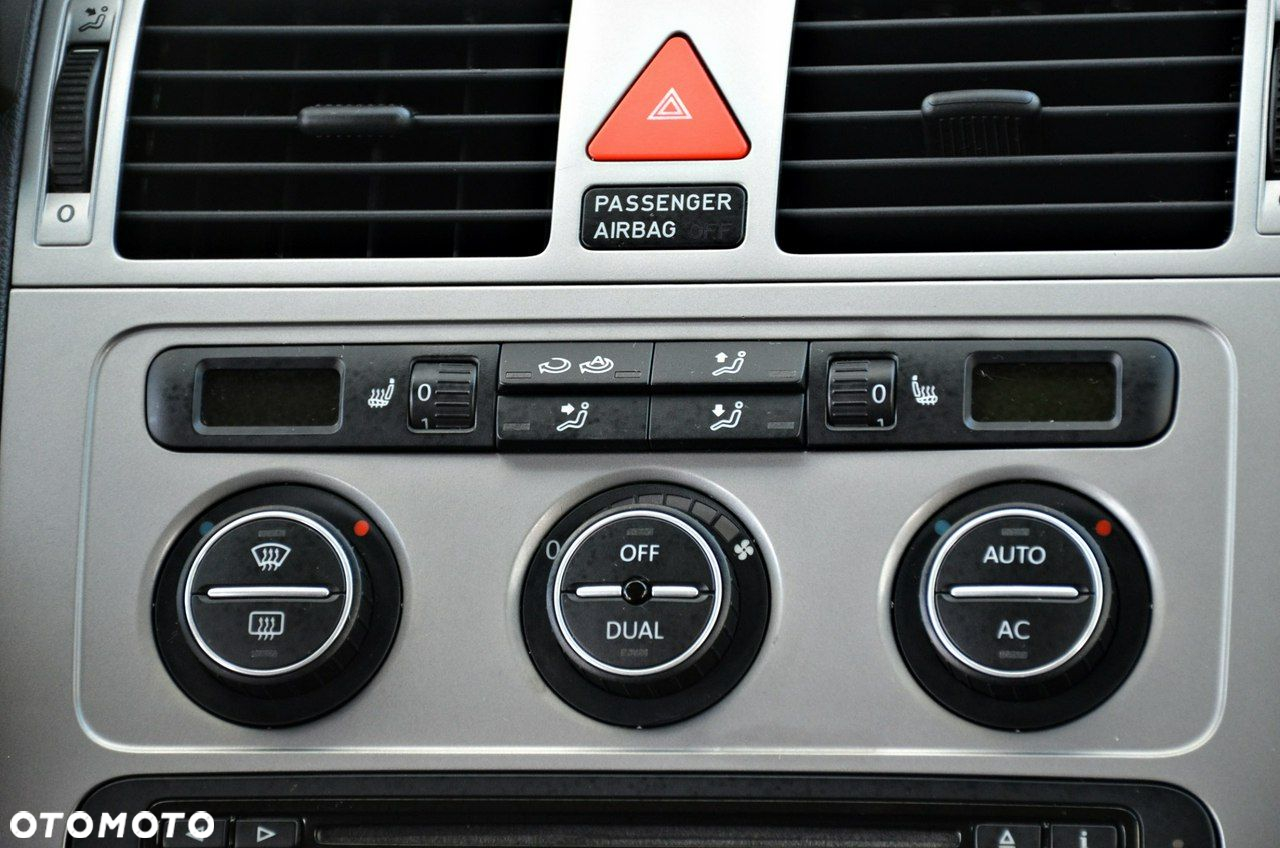 Volkswagen Touran - 24