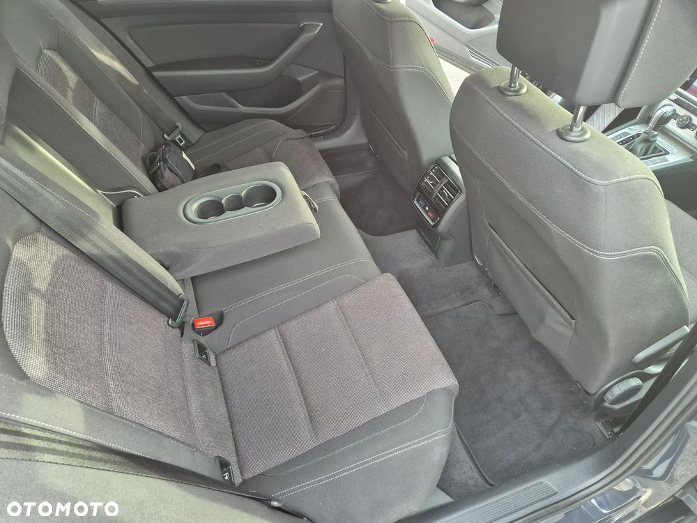 Volkswagen Passat - 15
