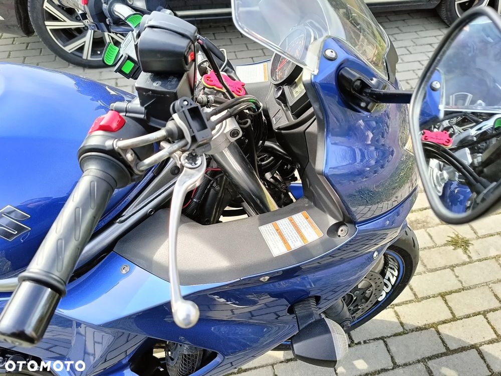 Suzuki GSX - 23