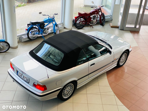 BMW Seria 3 318i Cabriolet