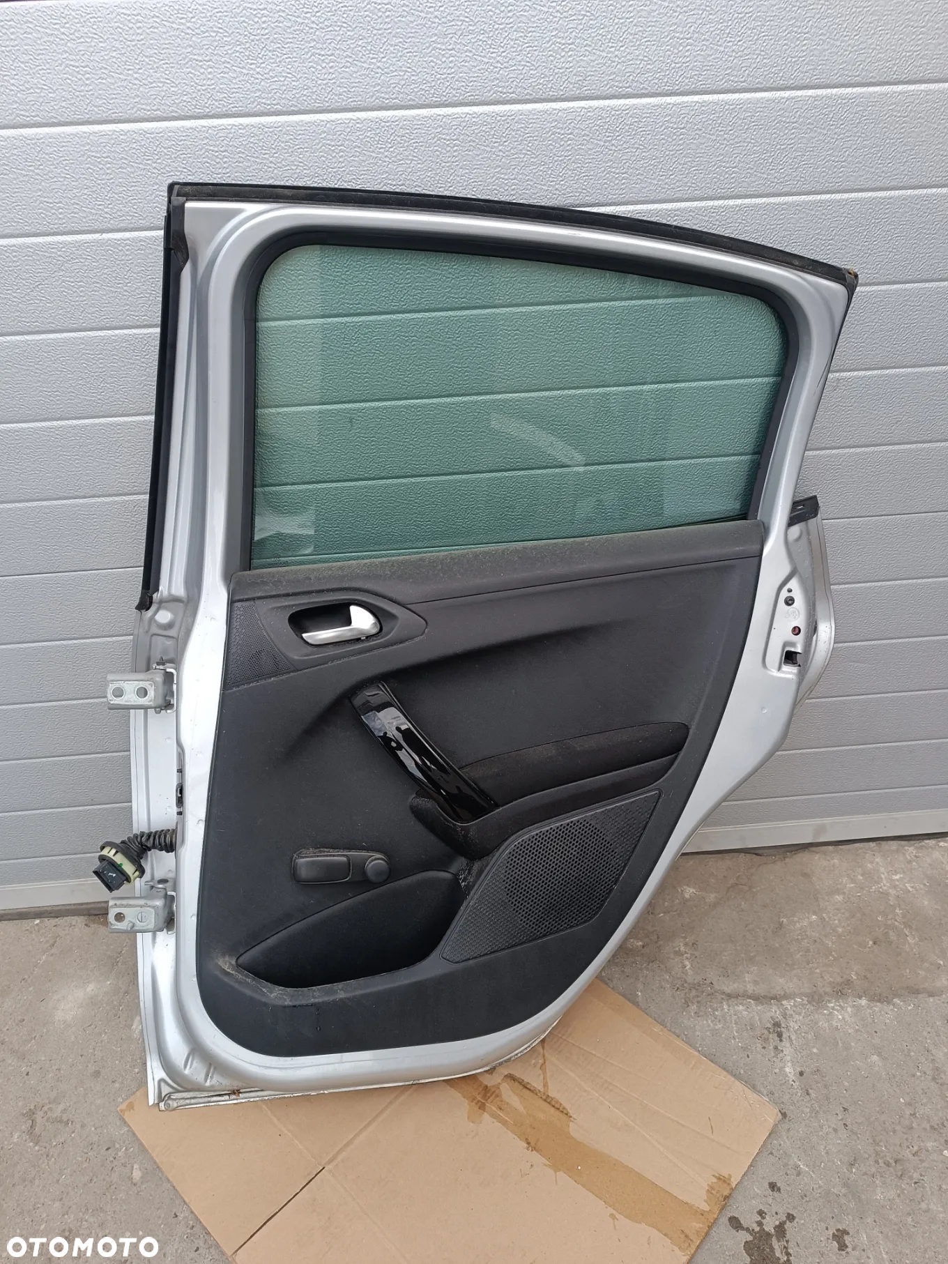 DRZWI PRAWY TYŁ  PRAWE TYLNE PEUGEOT 208 - 4