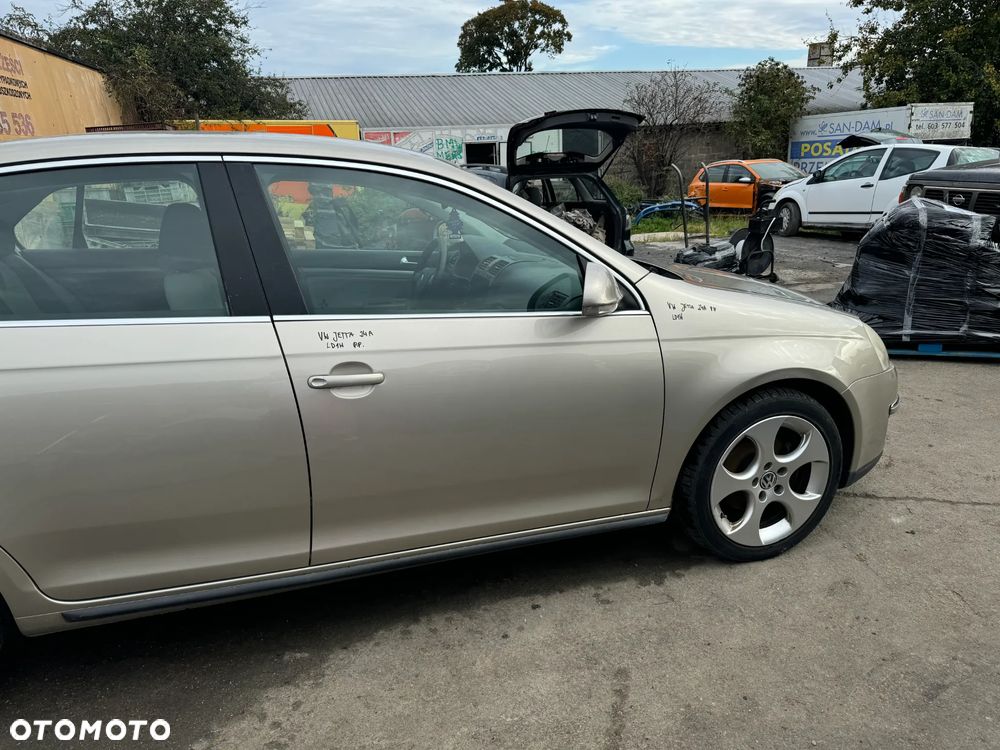 VOLKSWAGEN JETTA LAMPA LEWA TYLNA Z KLAPY BAGAŻNIKA LEWY TYŁ SEDAN - 8