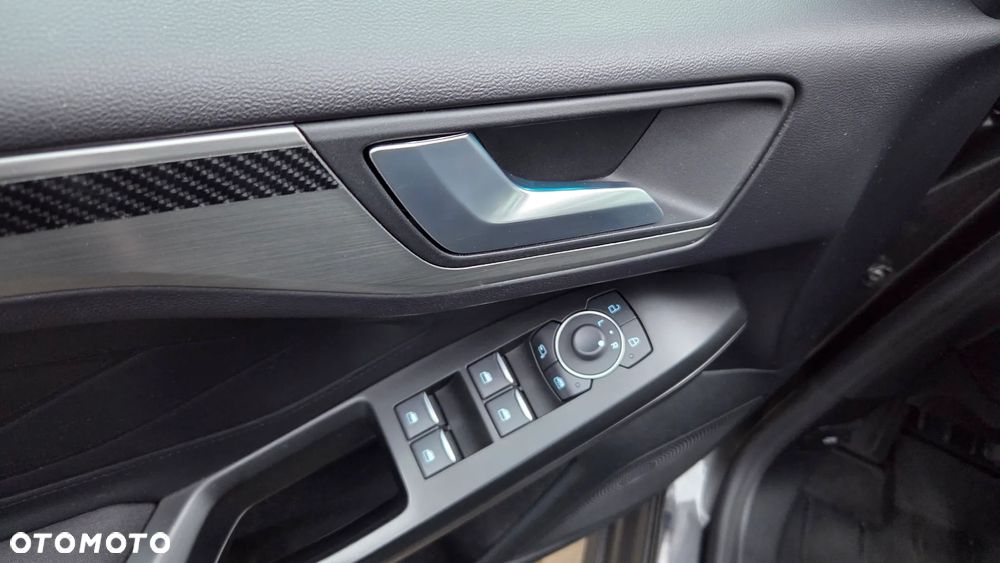 Ford Focus 1.0 EcoBoost Titanium X - 17