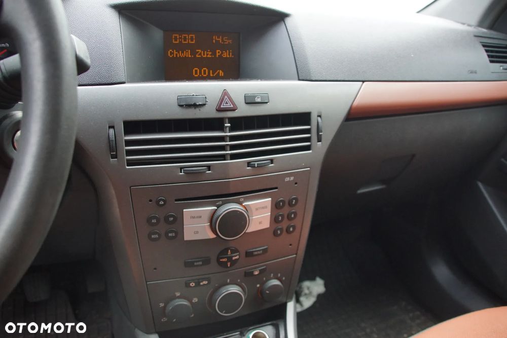 Auto na części - Opel Astra H III 1.7 CDTI 101 KM Z17DTH F23 Z155 2004R Silnik Skrzynia Drzwi Maska Błotnik Zderzak Klapa Lampa Lusterko Klamka Szyba Deska Kokpit Sterownik Moduł Czujnik Licznik Wyświetlacz Panel Kierownica - 13