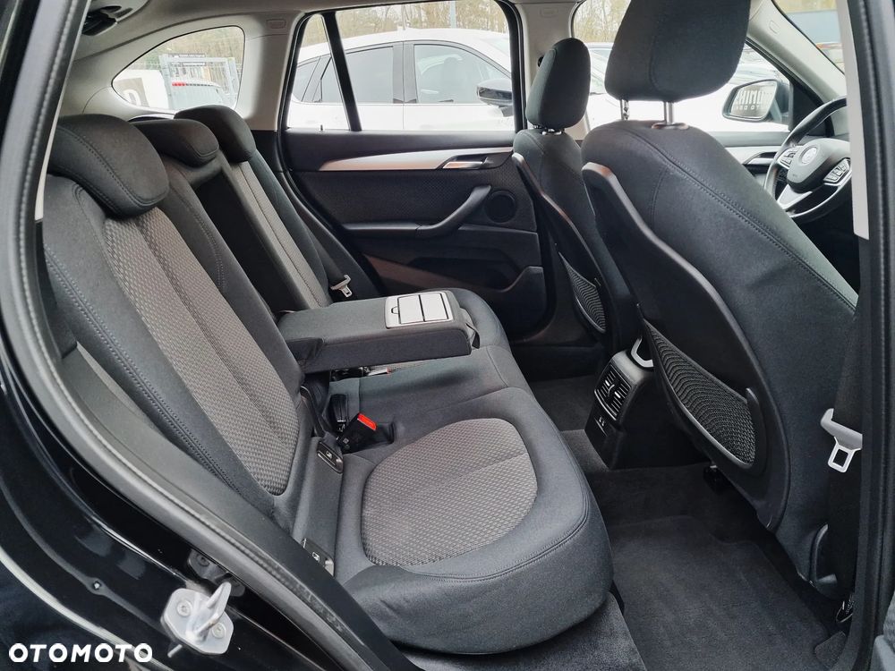 BMW X1 sDrive20d - 20