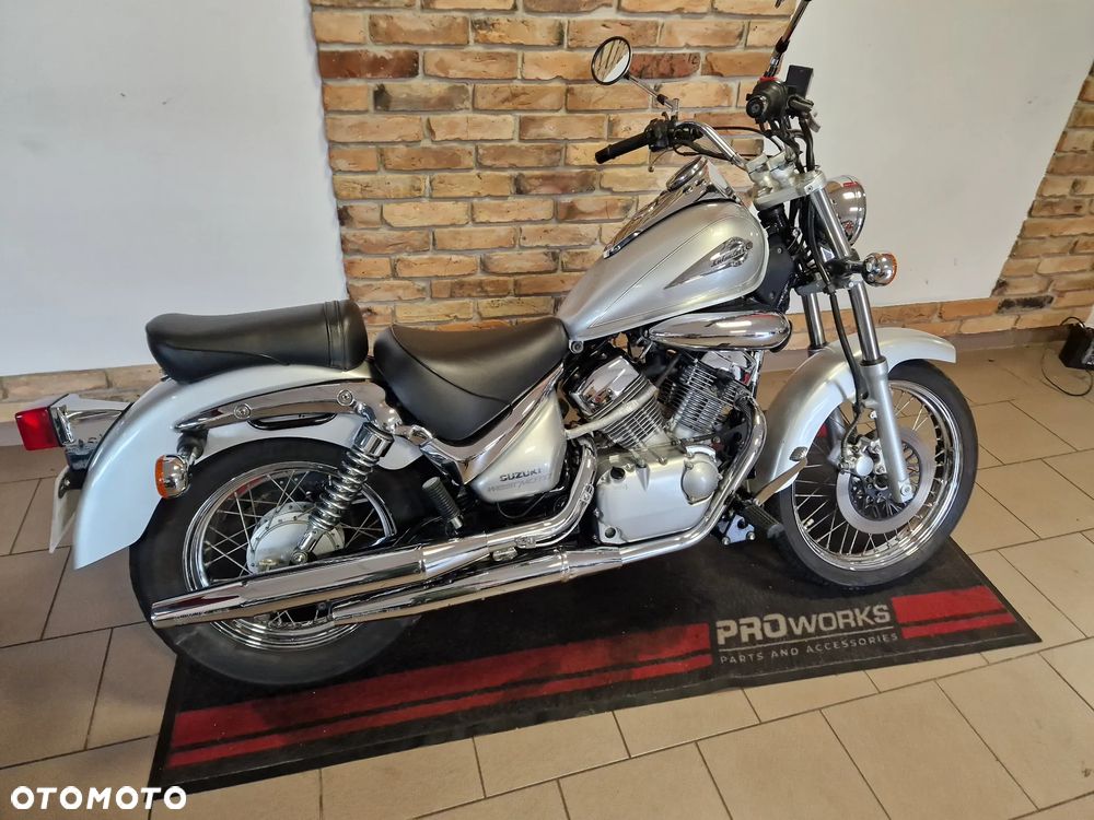 Suzuki Intruder - 3