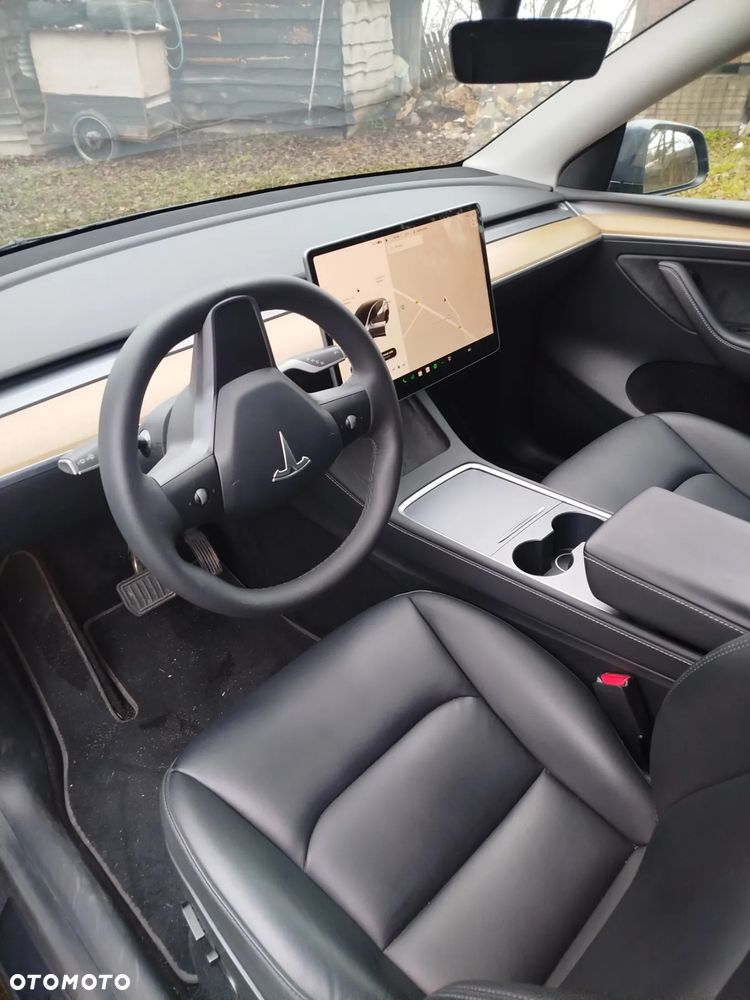Tesla Y Long Range AWD - 11