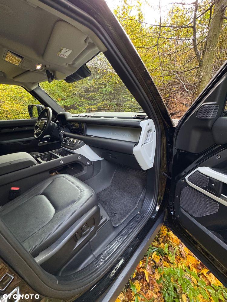 Land Rover Defender - 12