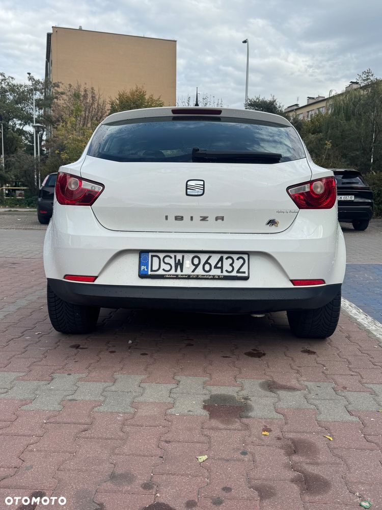 Seat Ibiza 2011 photo 2