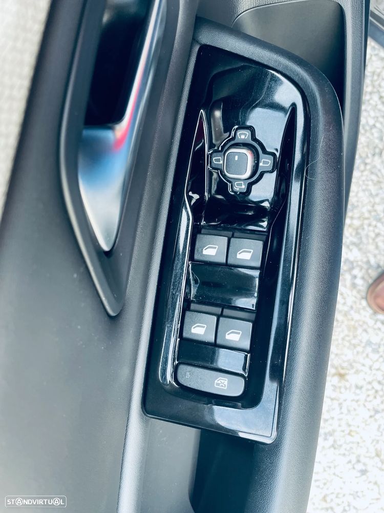 Citroën C5 X 1.6 Hybrid Shine Pack e-EAT8 - 24